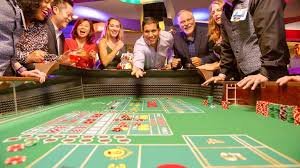 Side-by-side view of Sweet Bonanza slot game and live roulette table on ciatoto login app